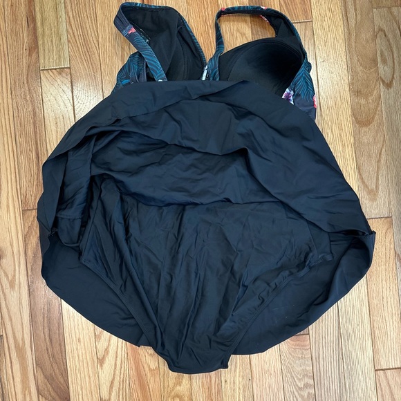 Pretty black & floral Swim dress Swimsuit sz 20W~Nwt’s - Picture 5 of 7